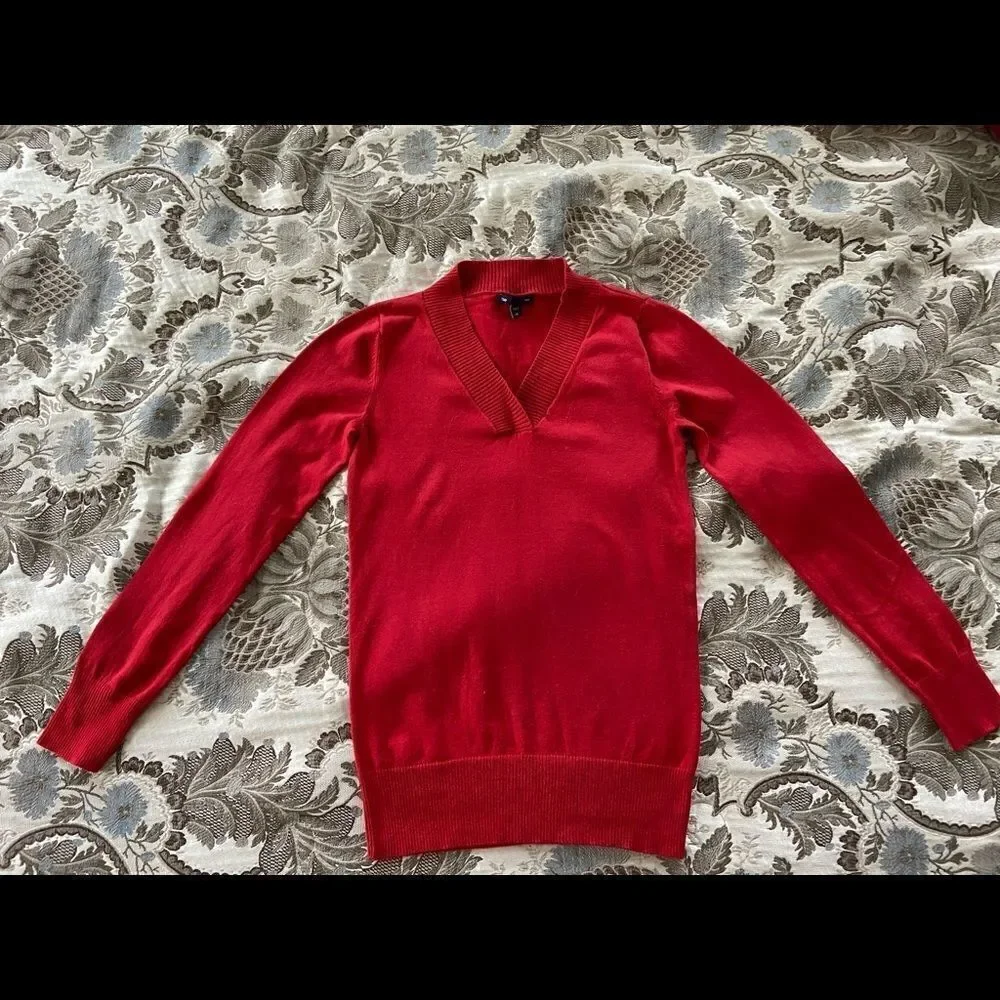 Gap Red V-Neck Knit Sweater – XS